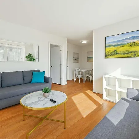 Modern Miami Beach Apt King & Sofa Bed Comfort